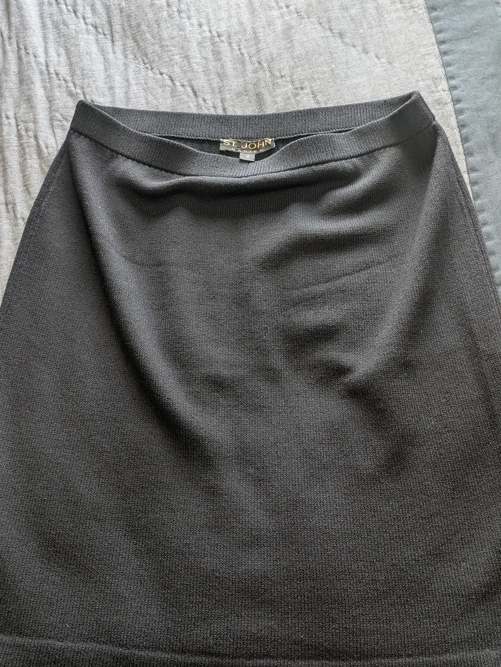 🖤 ST. JOHN  | The Ultimate Black Santana Knit Pencil Skirt 🖤 Size 12 - Picture 4 of 6